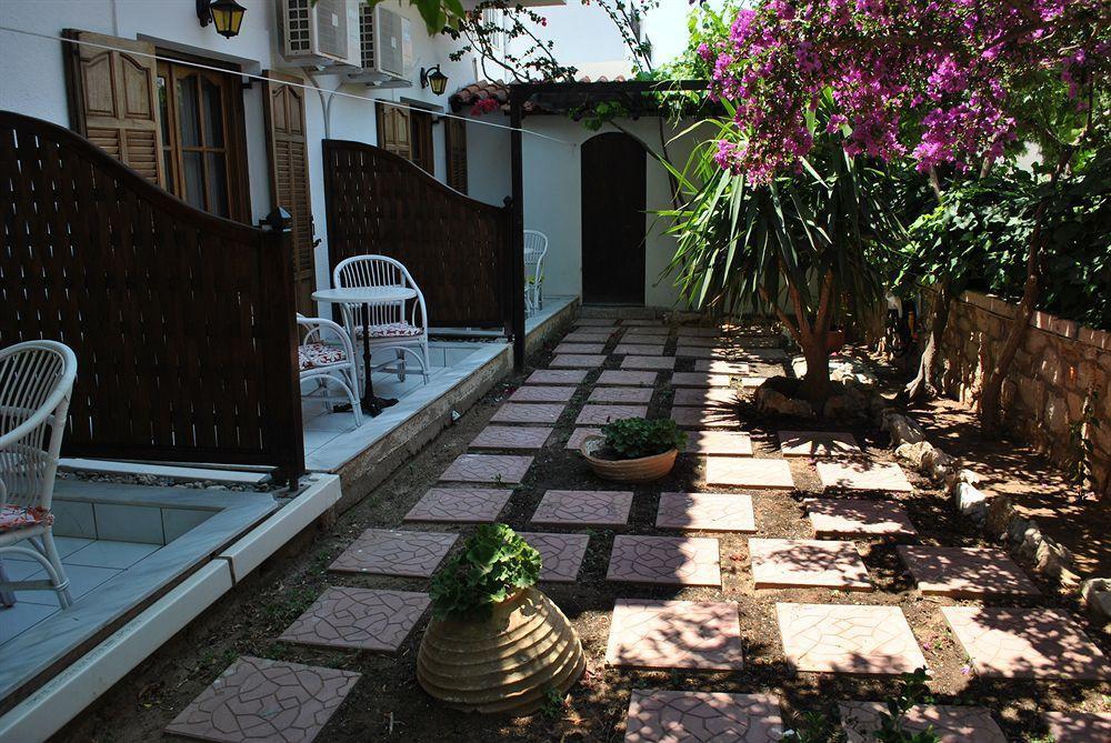 Pallas Pension Elafonissos Exterior photo